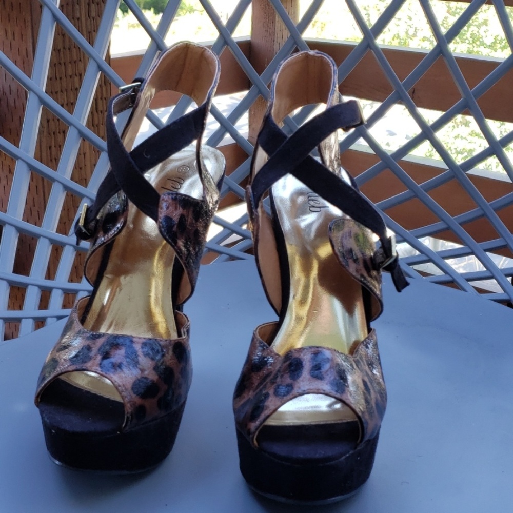 COPY - Criss cross cut out cheetah/leopard open toe pumps Size 8